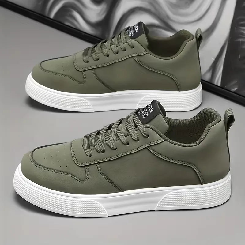 Lave sneakers med snørebånd, rund tå og struktureret sål