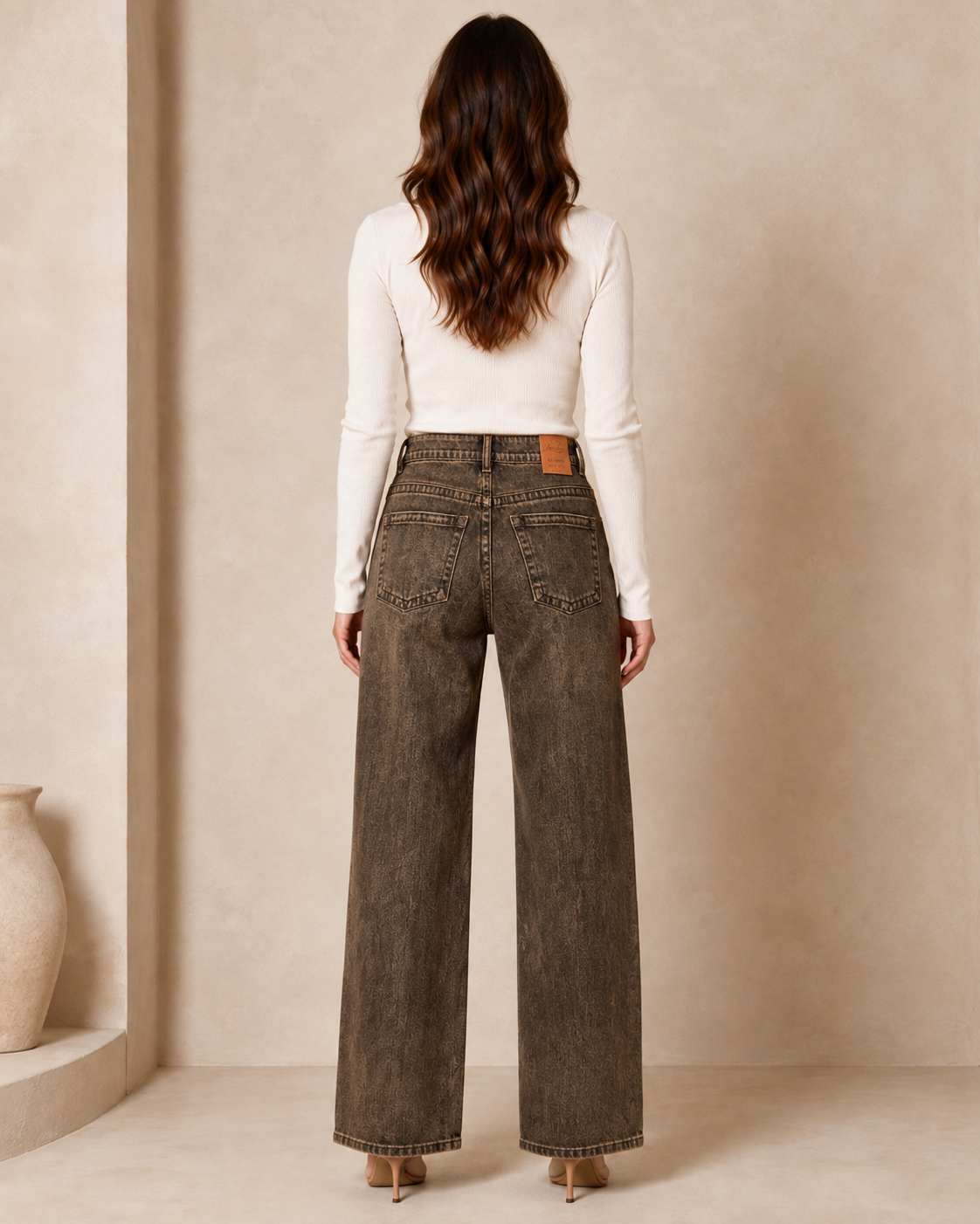 Brune damejeans med høj talje og brede ben