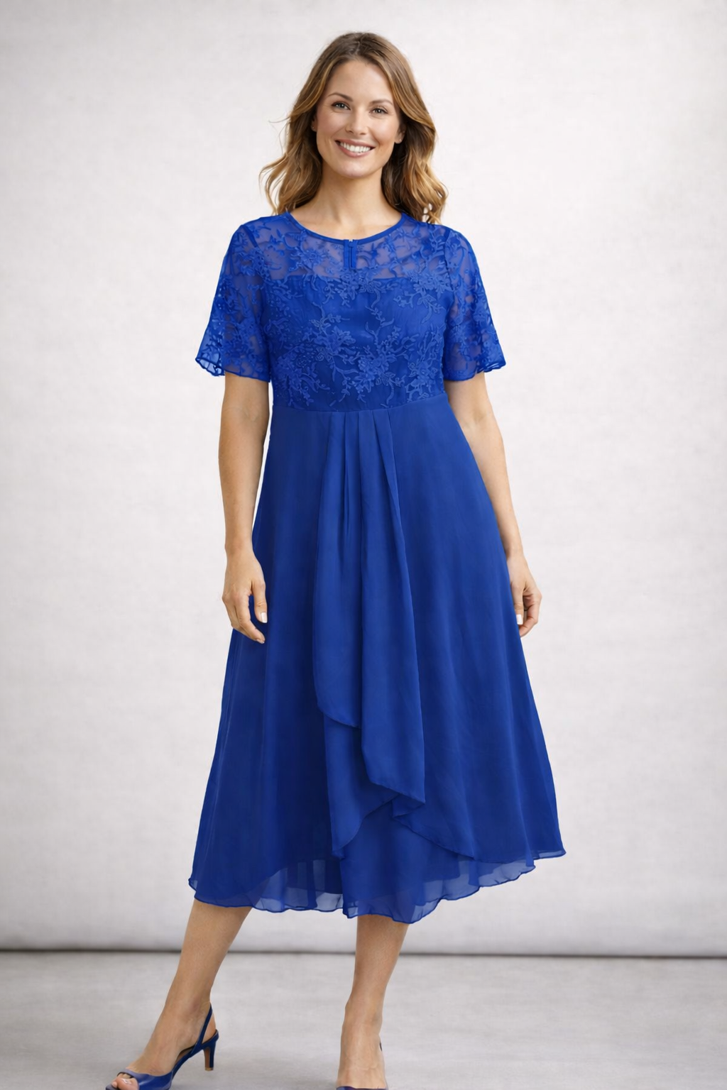 Seraphina | Midi Kjole med Blondeoverdel og Chiffon Nederdel