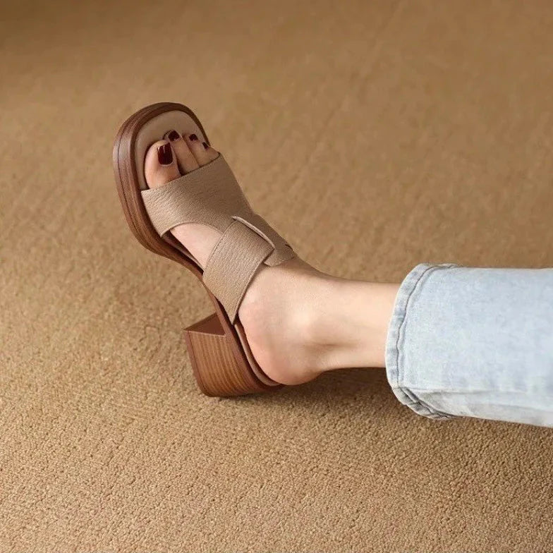 Cavella | Hæle Med Blokhæl Og Åbent Design i Læderlook