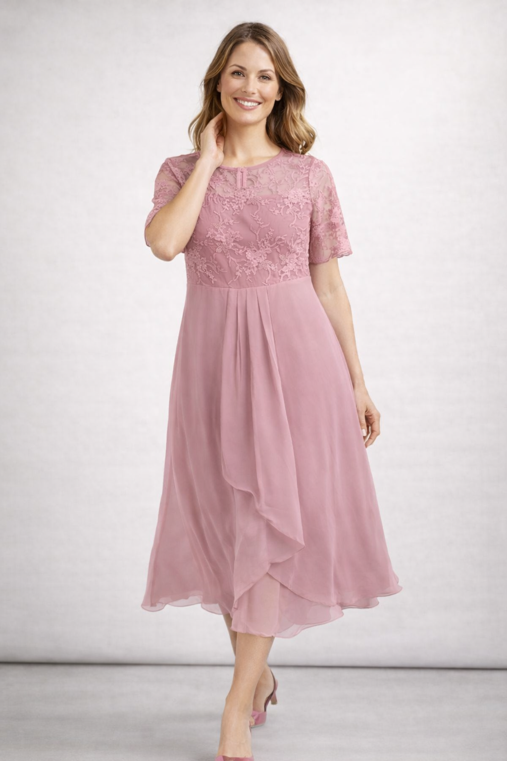 Seraphina | Midi Kjole med Blondeoverdel og Chiffon Nederdel