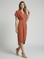 Anoukka | Elegant Draperet Midi Kjole til Dame