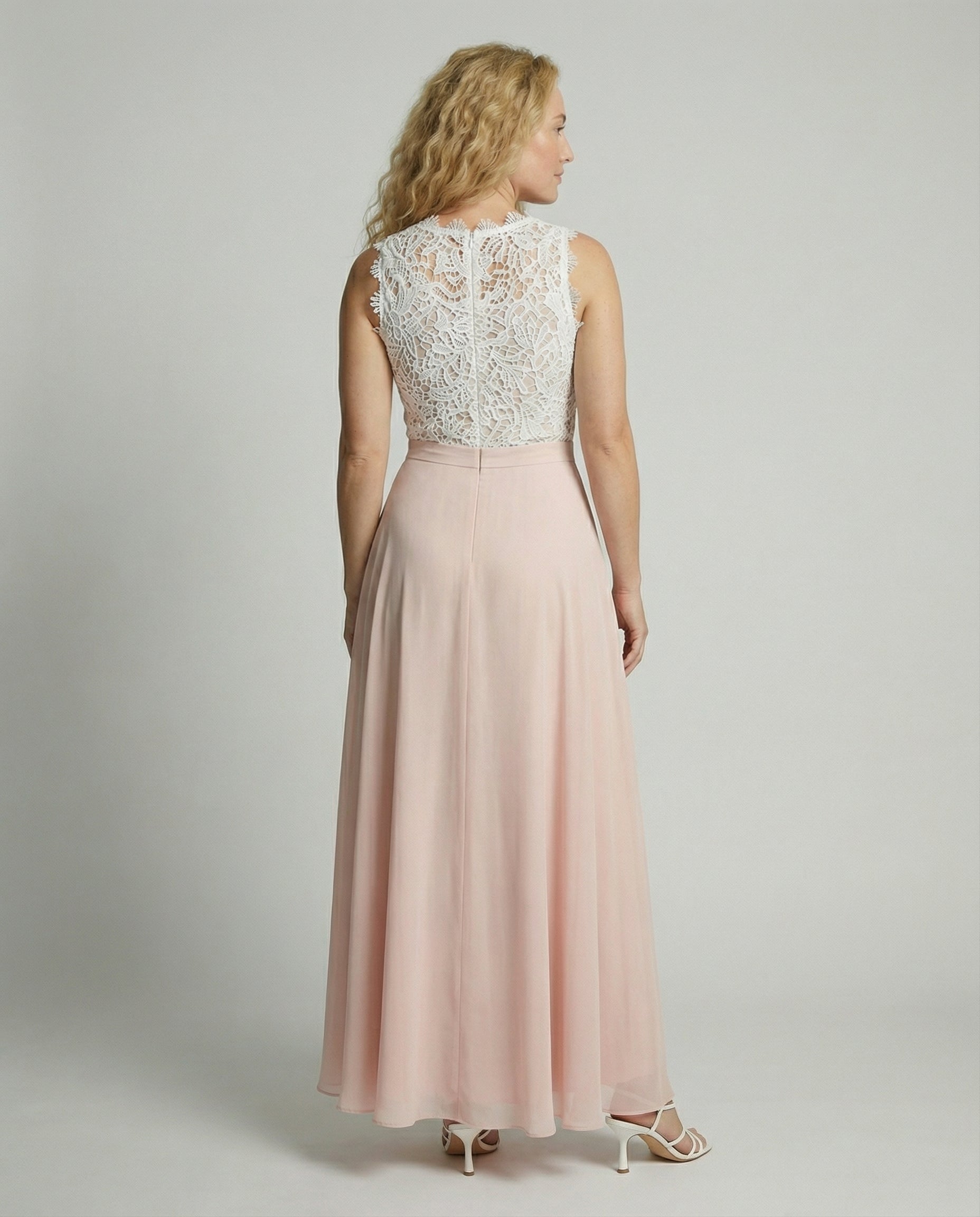 Isabella | Maxikjole med Blondeoverdel og Chiffon Nederdel