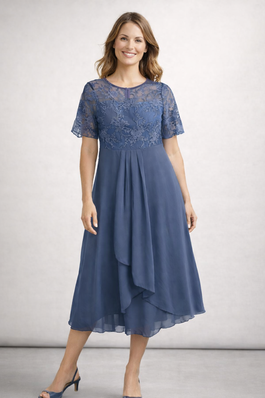 Seraphina | Midi Kjole med Blondeoverdel og Chiffon Nederdel
