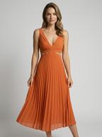 Lunaria| Robe midi plissée avec col en V et silhouette fluide