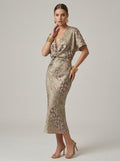 Serenelle | Elegant Midi Kjole Med Print Og V-Hals Med Frontknytning