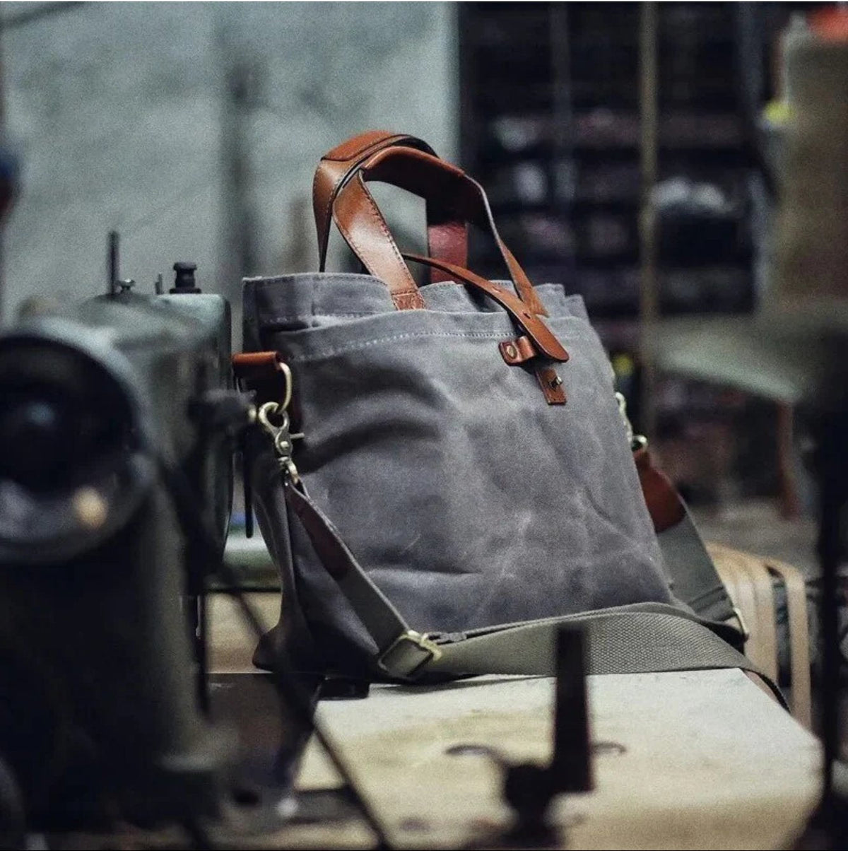 Soren | Herre shopper i vokset canvas med læderhanke