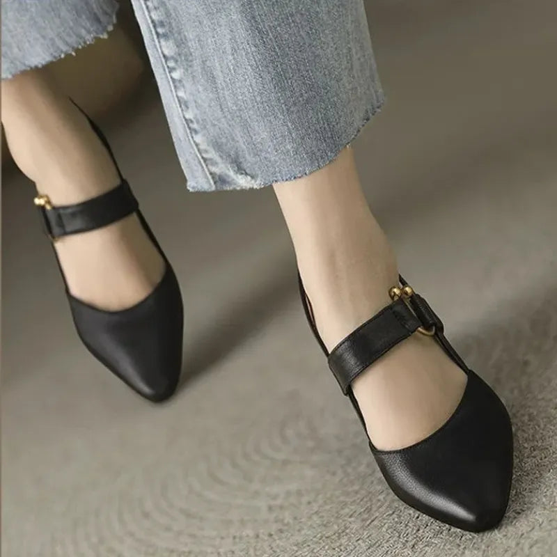 Serelina | Elegante Pumps Med Rem Og Stabil Blokhæl