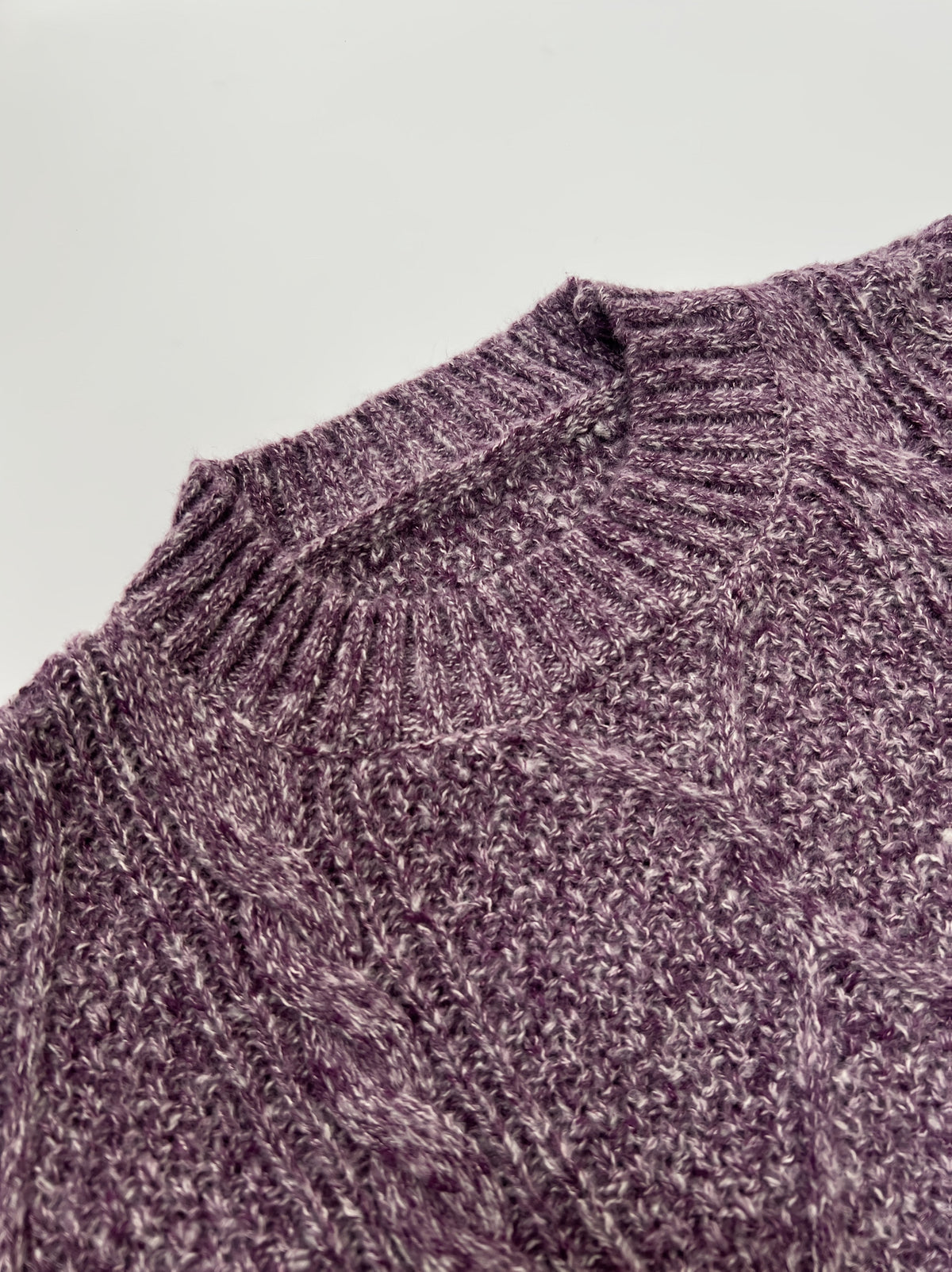 Rosalie | Dame strikket sweaterkjole med snoninger og afslappet pasform