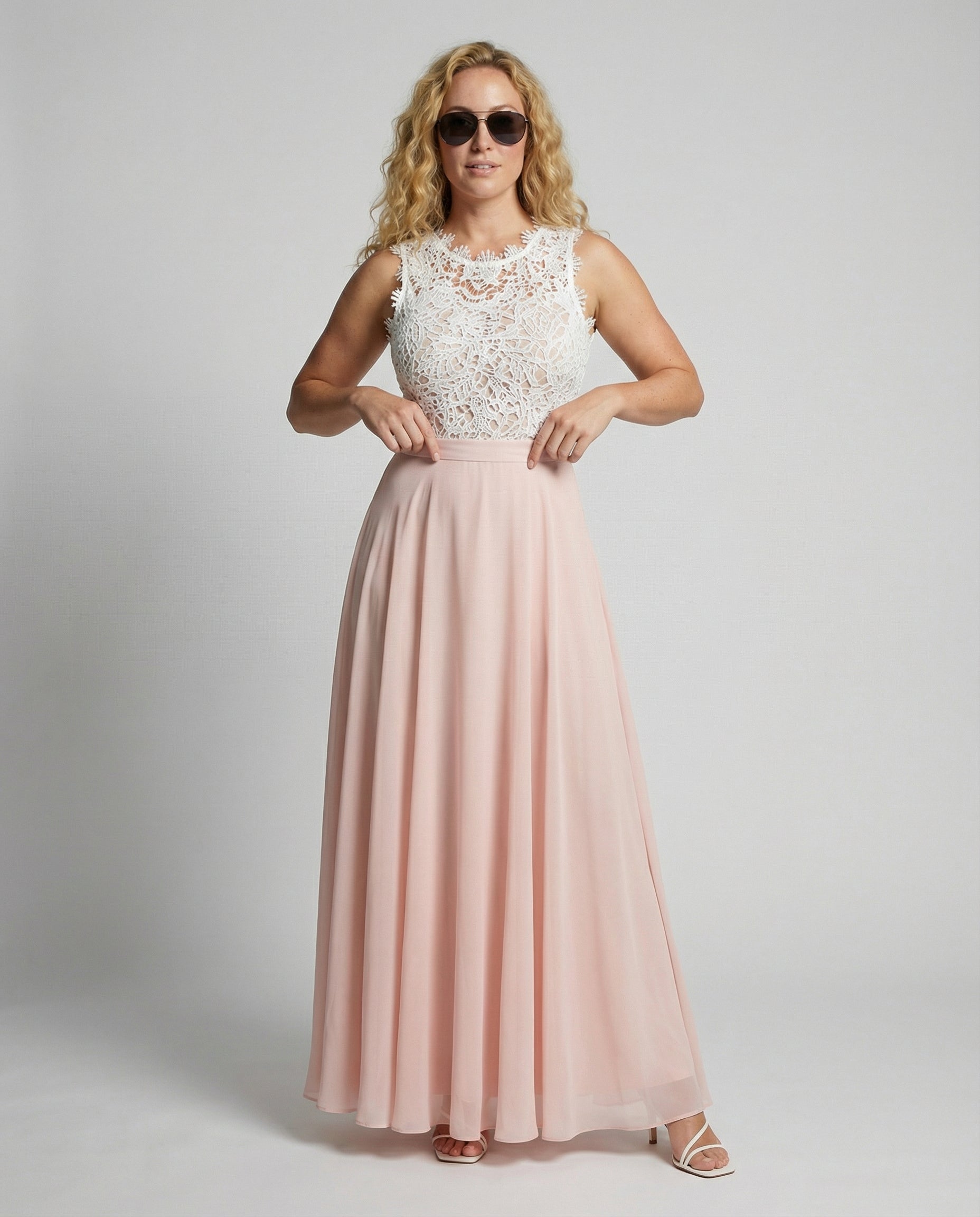 Isabella | Maxikjole med Blondeoverdel og Chiffon Nederdel