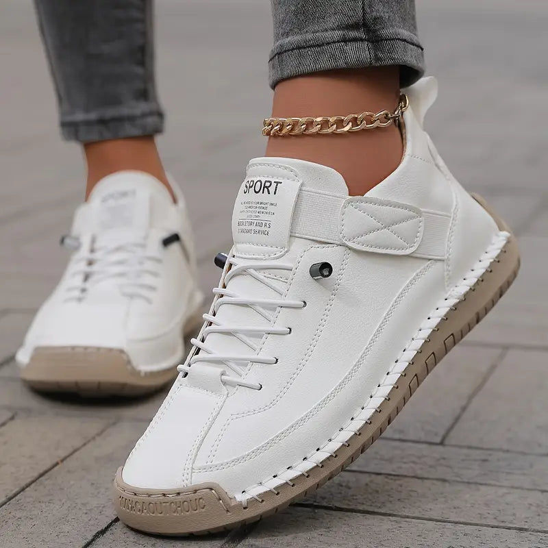 Damesneakers med snørebånd, høj model, kontrastsømme og flad profileret sål