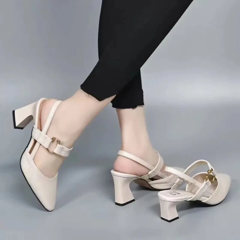 Serelina | Elegante Pumps Med Rem Og Stabil Blokhæl