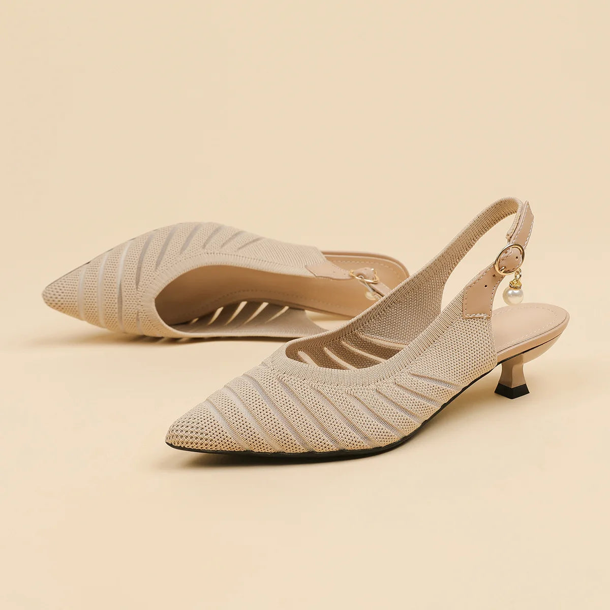 Selmira | Kitten Heels Med Spids Tå Og Slingback Design