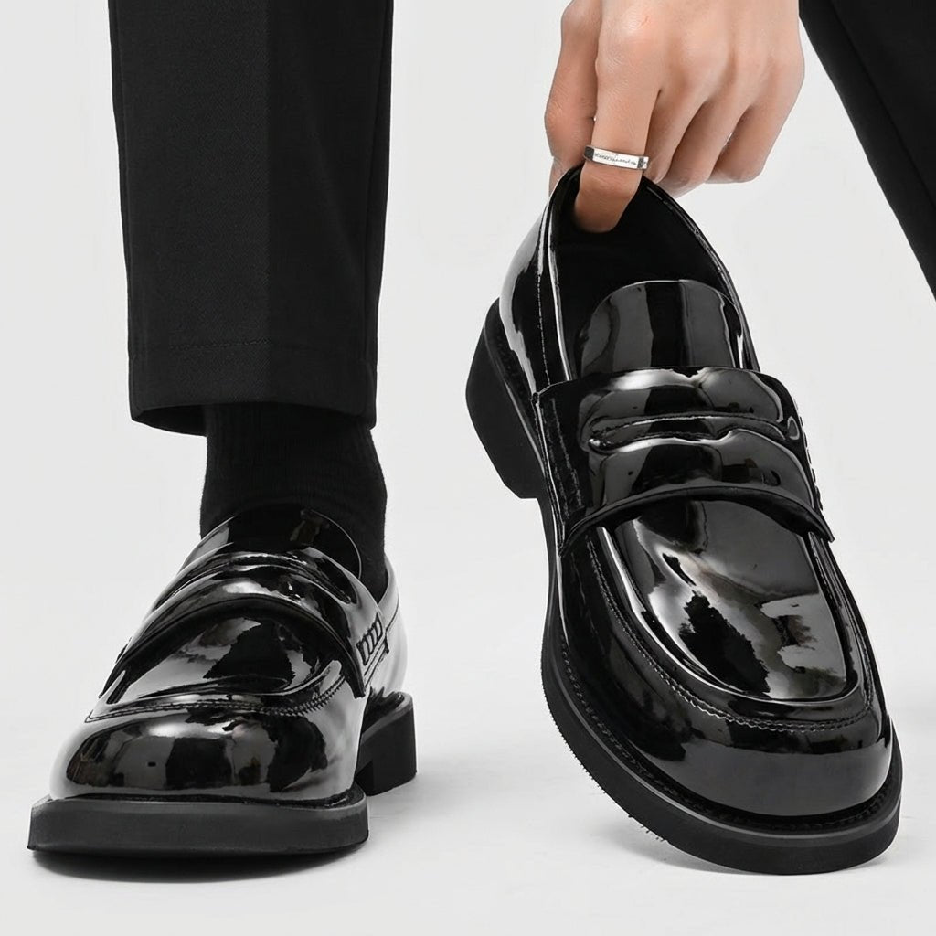 Adrian | Herre loafers i kunstlæder med blank finish