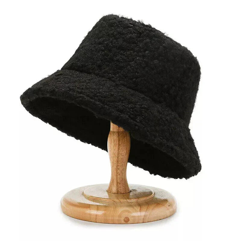 Alina | Women's lambswool bucket hat with teddy texture