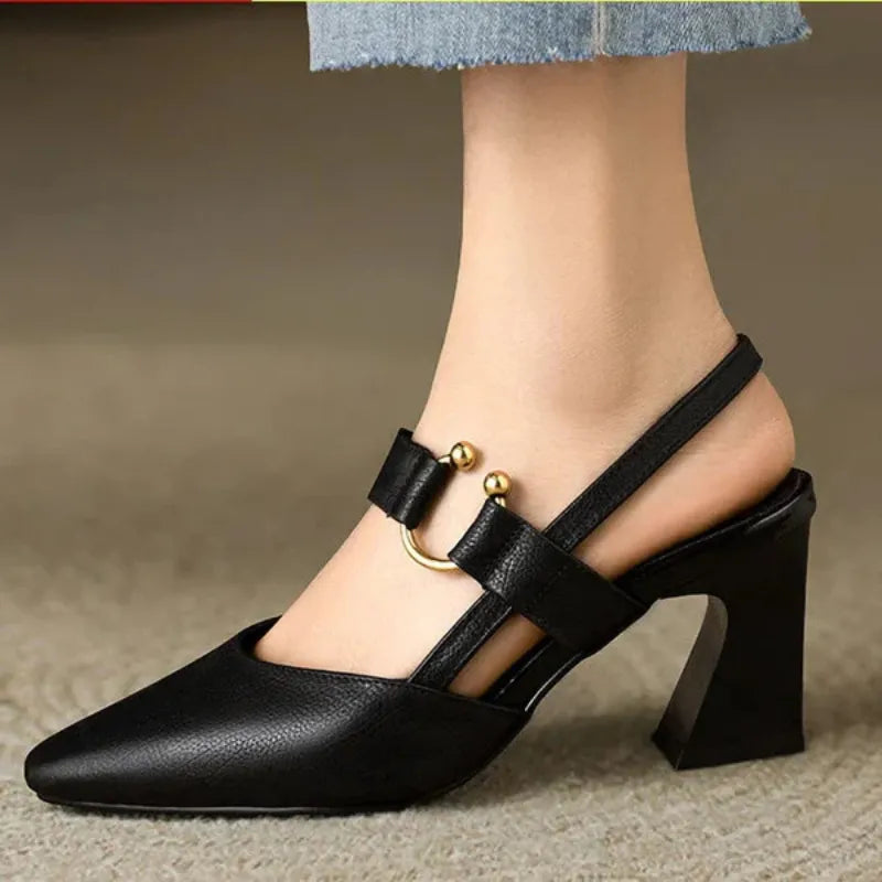 Serelina | Elegante Pumps Med Rem Og Stabil Blokhæl
