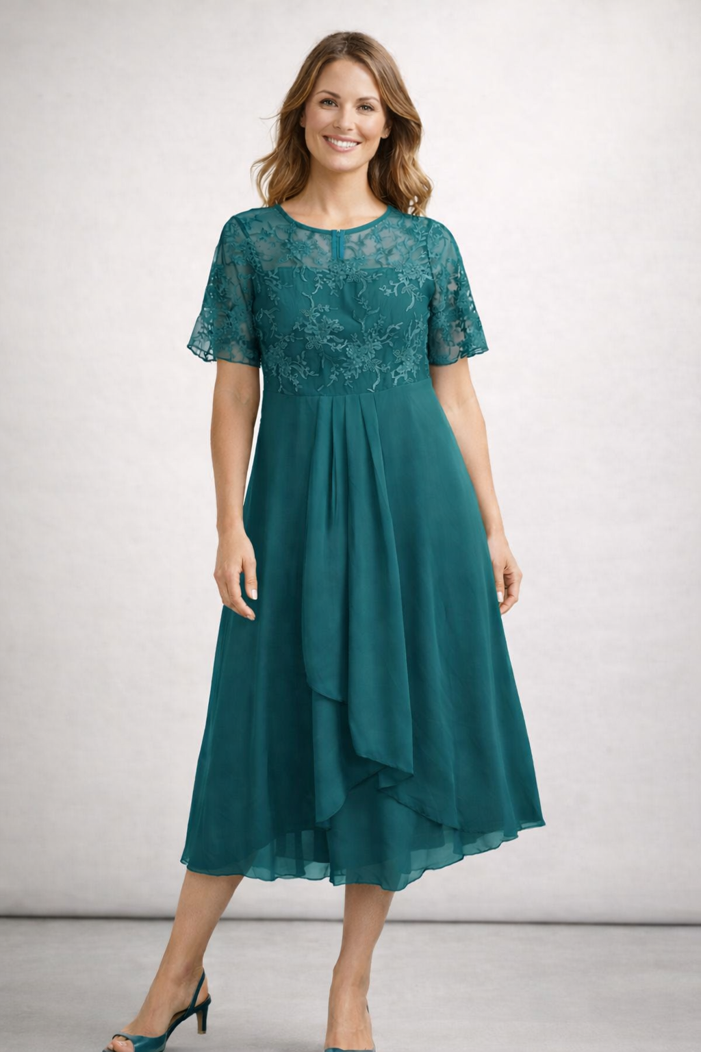 Seraphina | Midi Kjole med Blondeoverdel og Chiffon Nederdel