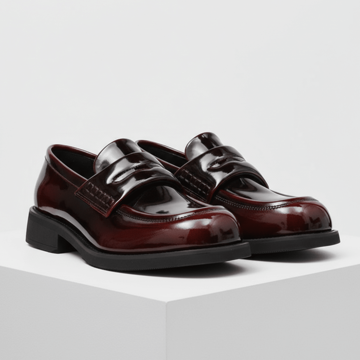 Adrian | Herre loafers i kunstlæder med blank finish
