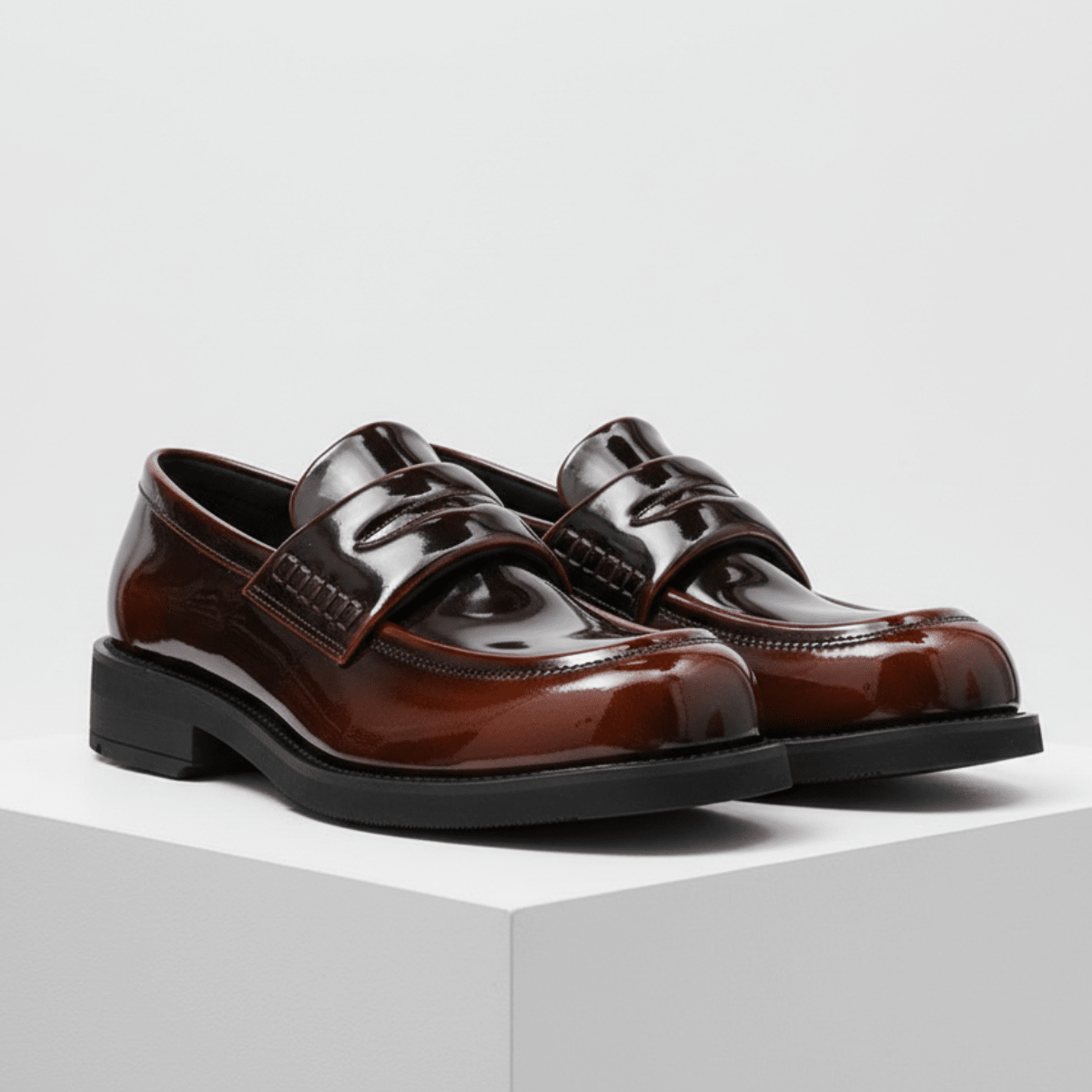 Adrian | Herre loafers i kunstlæder med blank finish