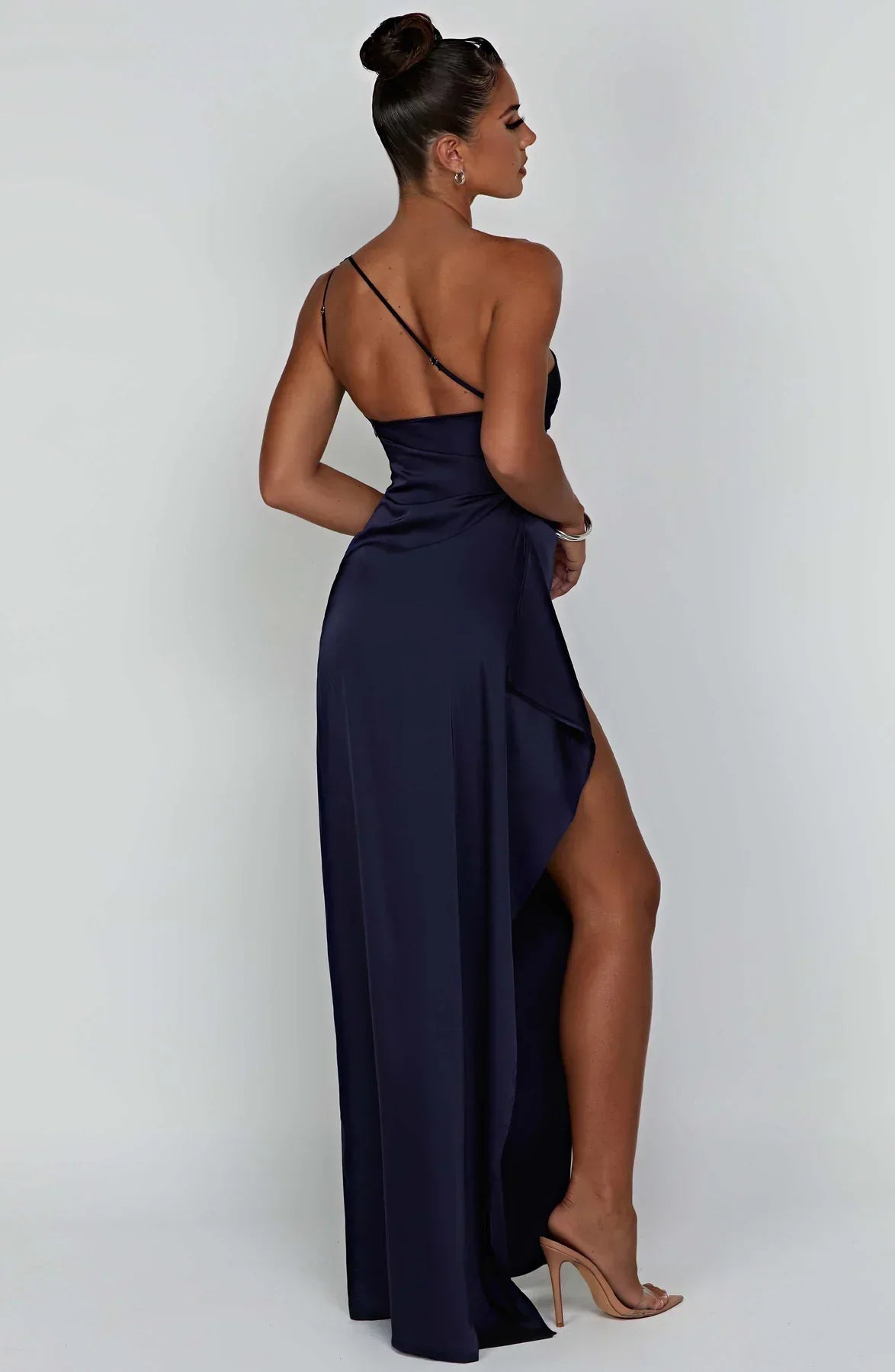 Alessia | One-Shoulder Satin Kjole