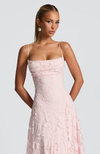 Aurelia | Robe maxi élégante avec bretelles spaghetti et texture
