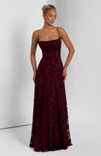 Aurelia | Robe maxi élégante avec bretelles spaghetti et texture
