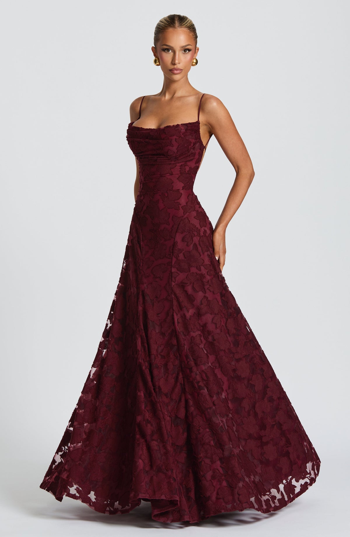 Aurelia | Robe maxi élégante avec bretelles spaghetti et texture