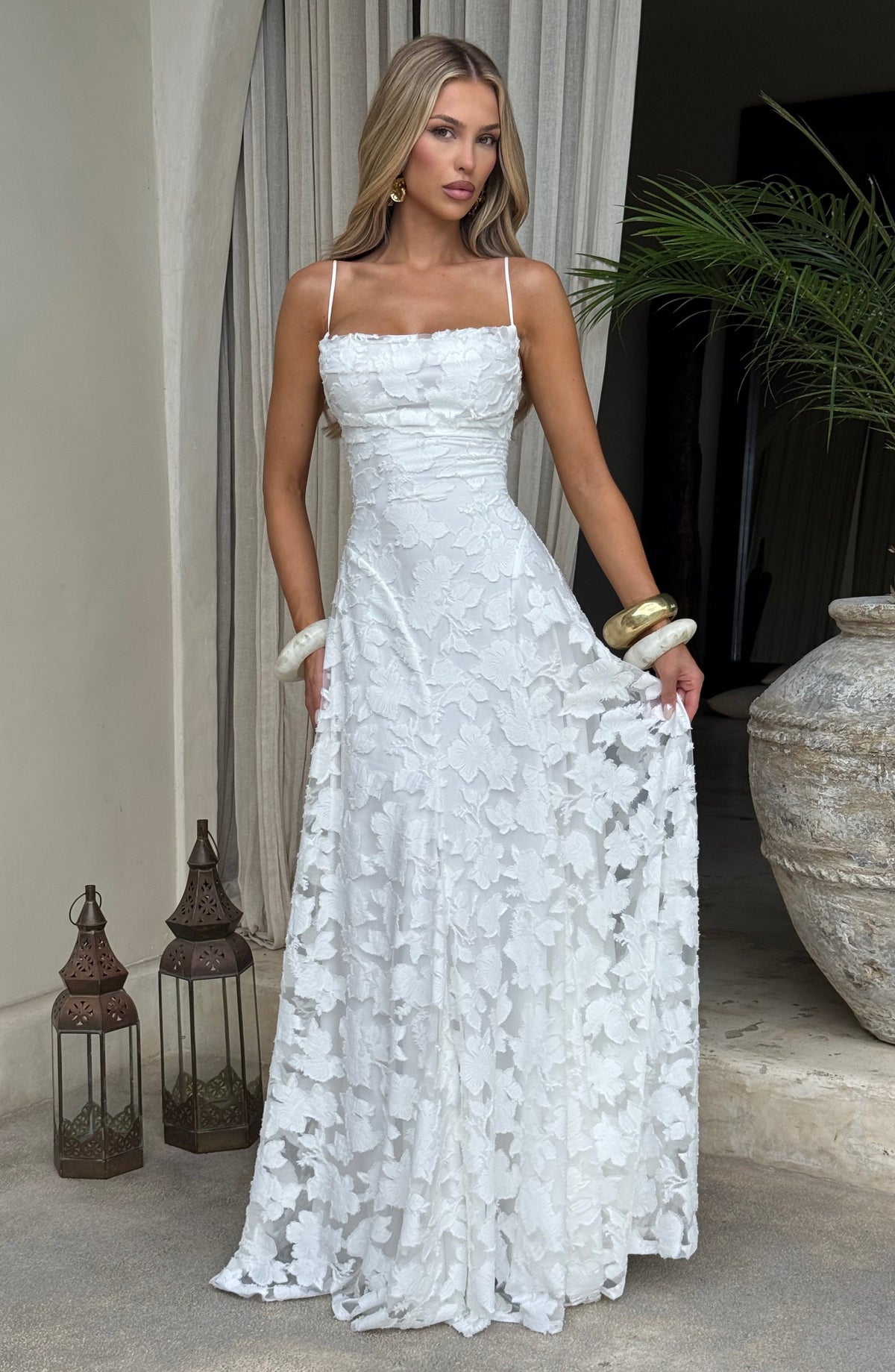 Aurelia | Robe maxi élégante avec bretelles spaghetti et texture