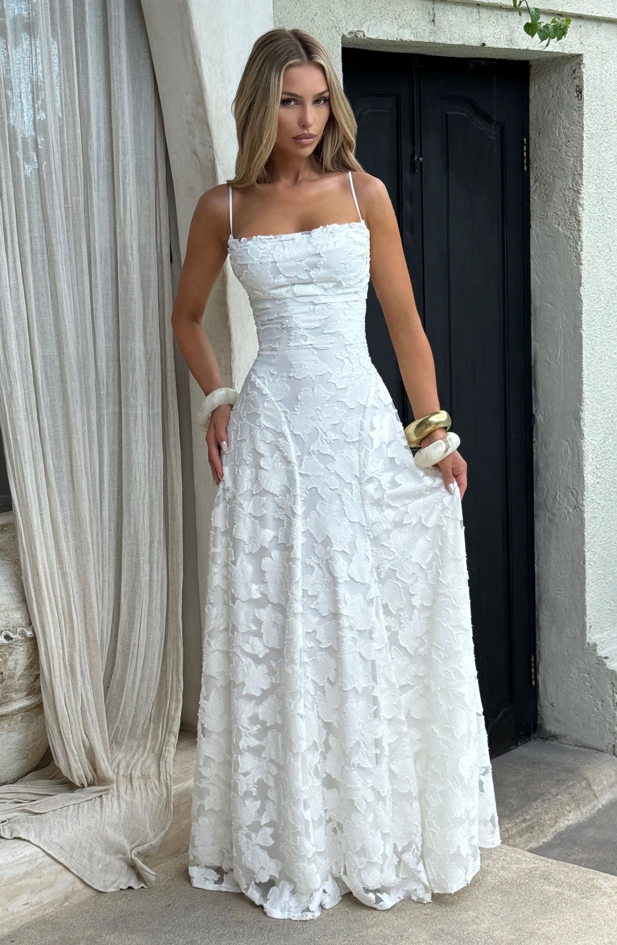 Aurelia | Robe maxi élégante avec bretelles spaghetti et texture