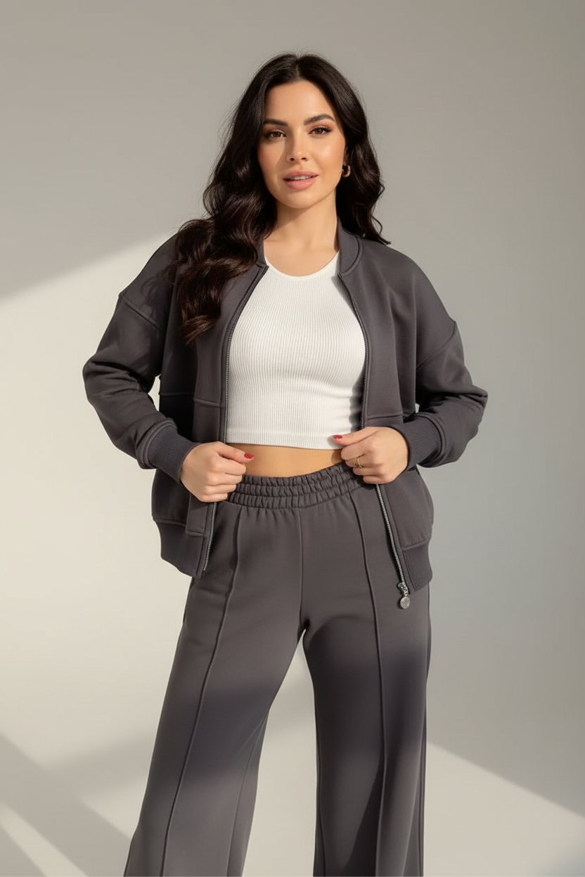 Lucile | Women's two-piece tracksuit with short zip-up jacket and straight-leg trousers