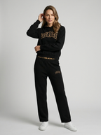 Velora | Dame Cropped Hoodie Sæt med Leopardprint Detalje