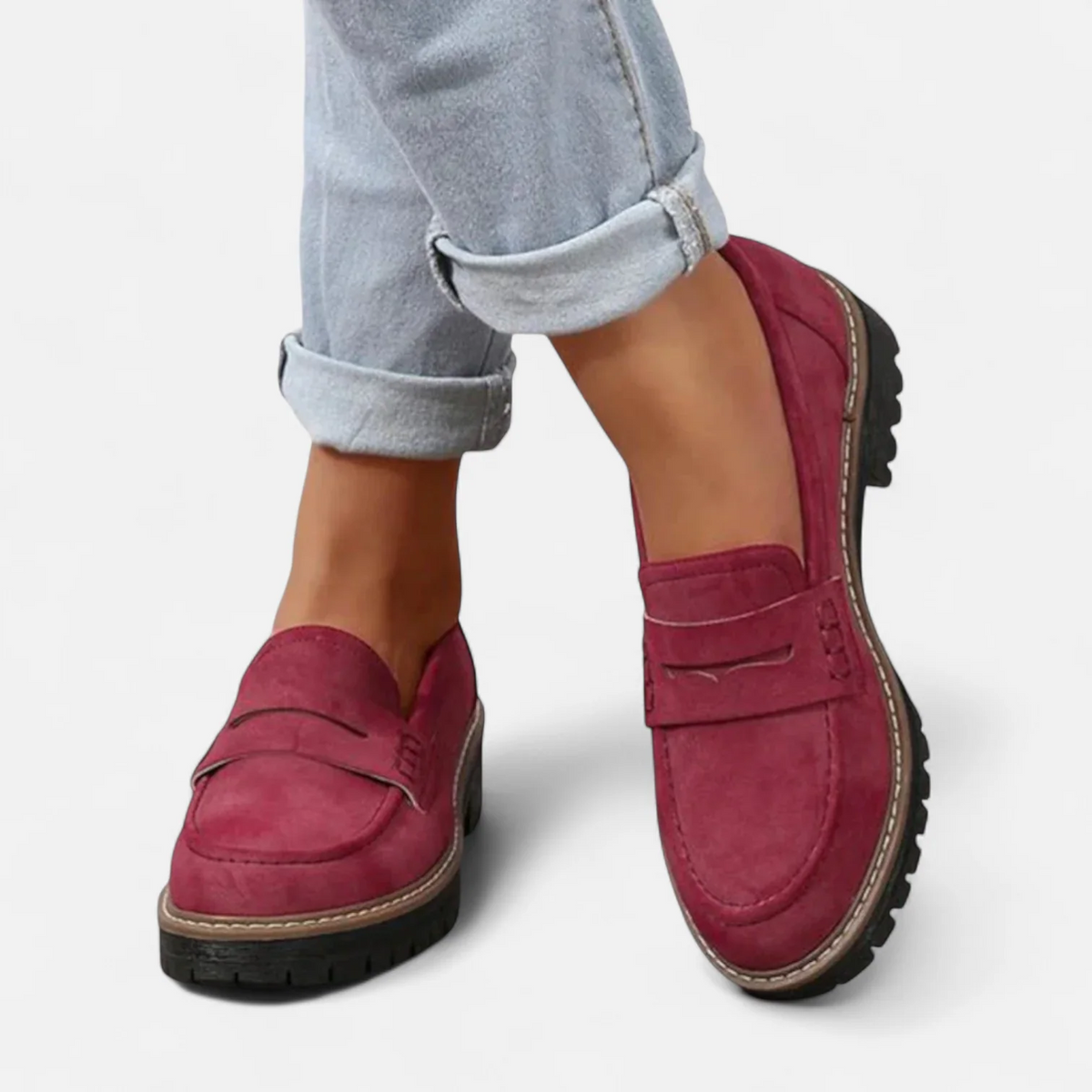 Dame loafers med pennyrem, lav hæl og rillet sål