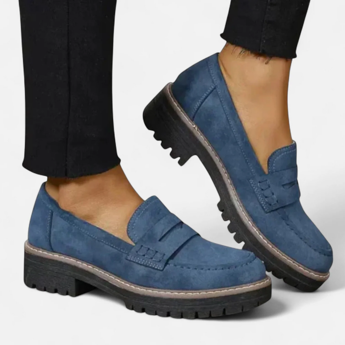 Dame loafers med pennyrem, lav hæl og rillet sål