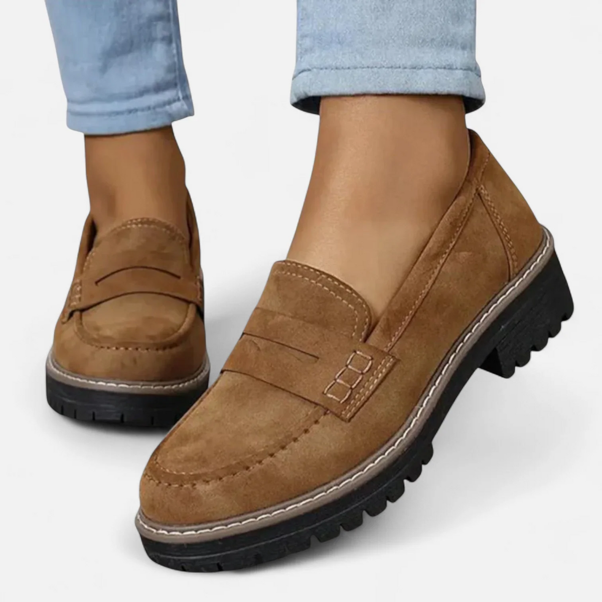 Dame loafers med pennyrem, lav hæl og rillet sål