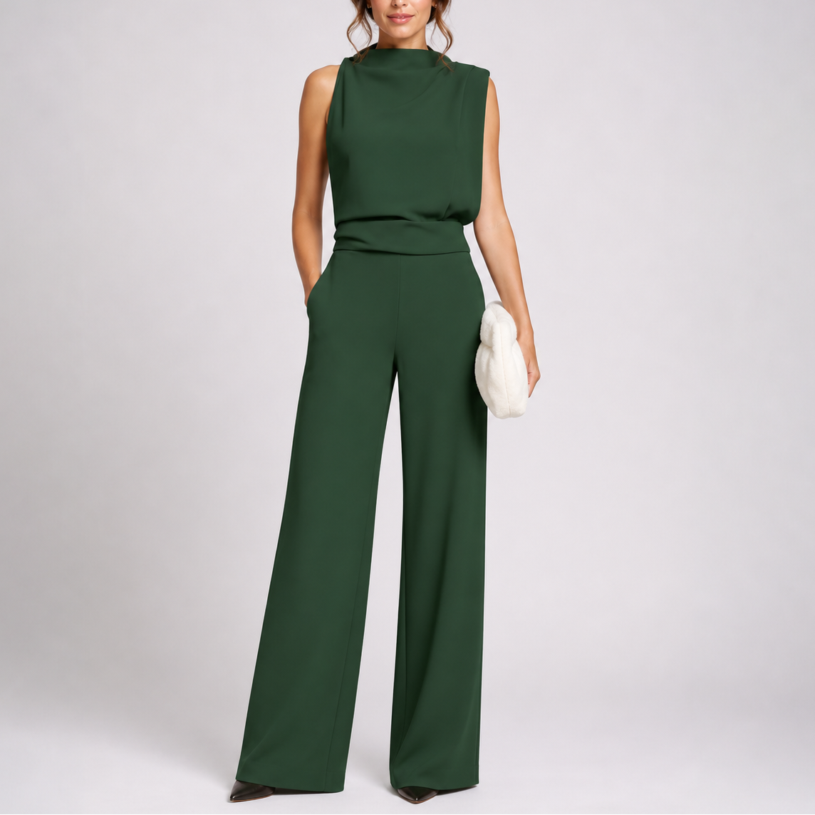Ærmeløs jumpsuit med høj hals og brede ben