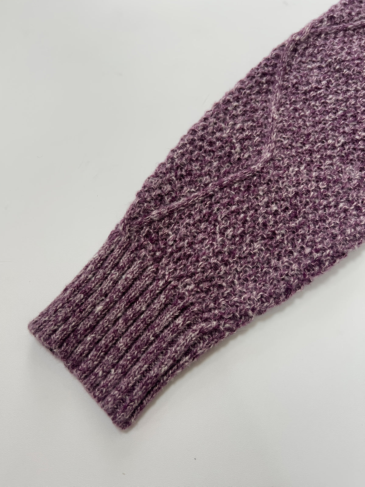 Rosalie | Dame strikket sweaterkjole med snoninger og afslappet pasform