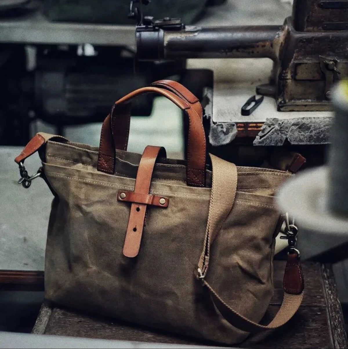 Soren | Herre shopper i vokset canvas med læderhanke