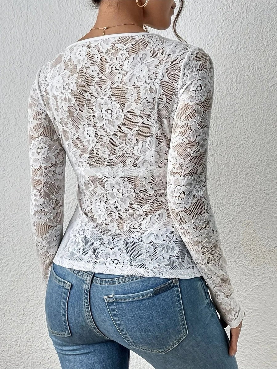 Bluse med blomstret blonde, lange ærmer og dyb v-udskæring
